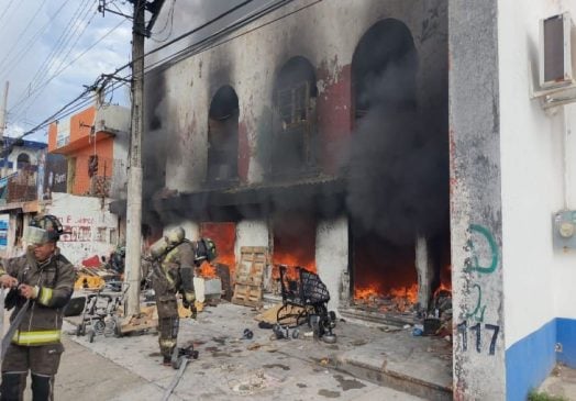 Cancun firemen contain fire in abandoned hotel