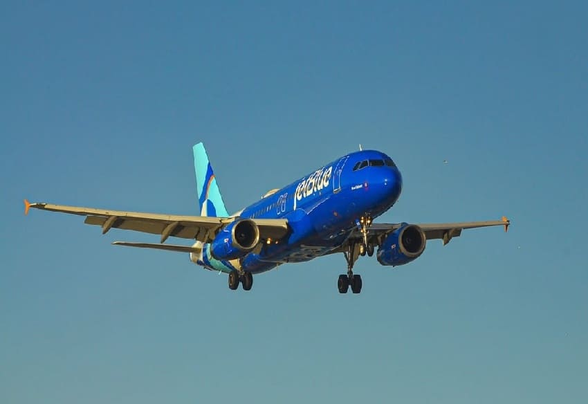 At least three hospitalized in emergency landing on JetBlue flight from Cancun