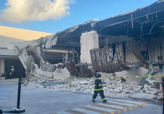 Riviera maya hotel lobby under maintenance collapses in mid-work