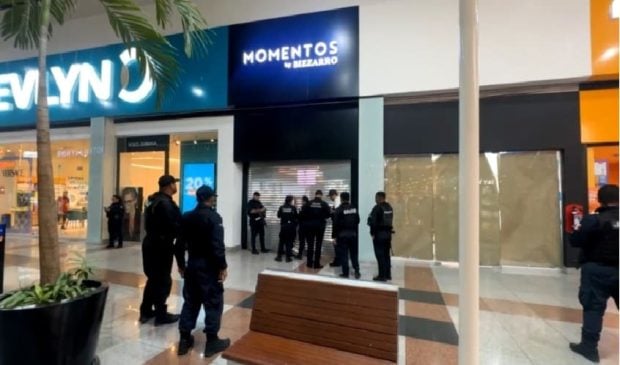Police interrupt robbery attempt of Cancun jewlwery store