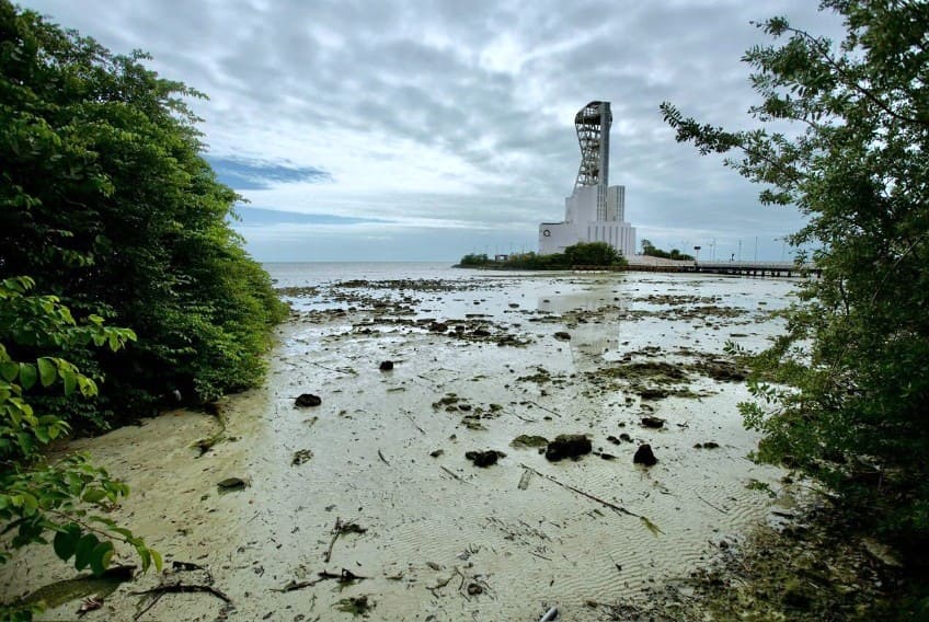 North winds associated with passing of cold front 13 empties Chetumal Bay