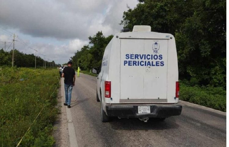Two dead inside car found on side of Puerto Morelos highway riddled with bullets