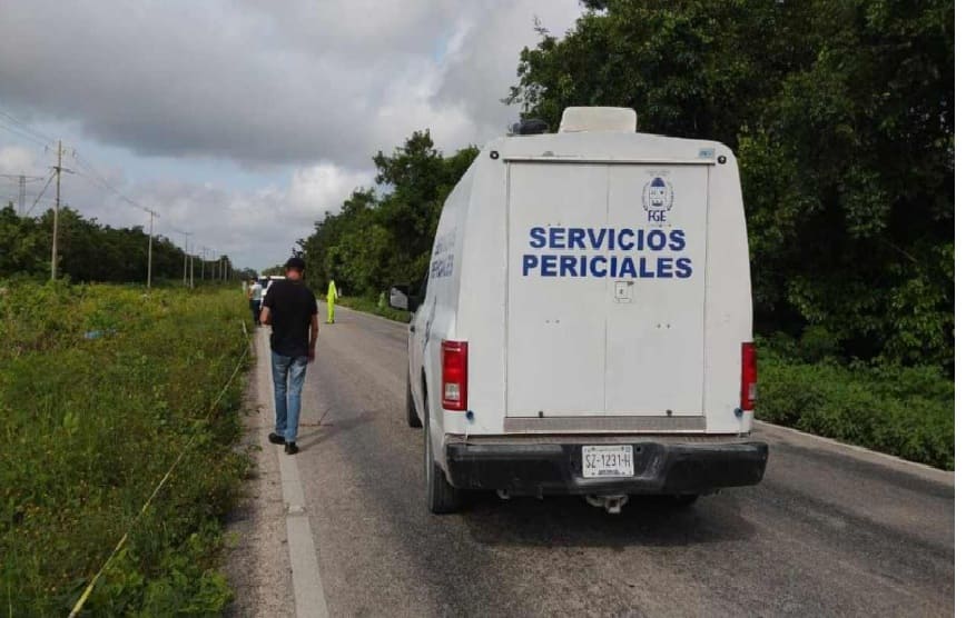 Two dead inside car found on side of Puerto Morelos highway riddled with bullets