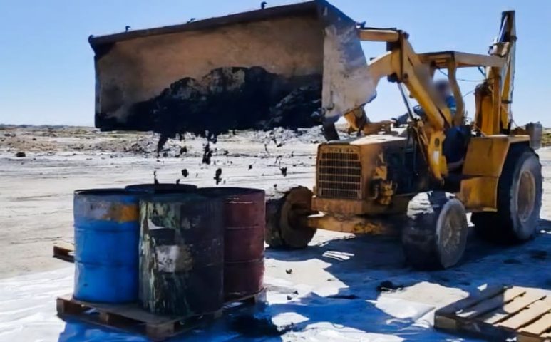 Federal inspectors start cleanup of airstrip oil spill near mangrove