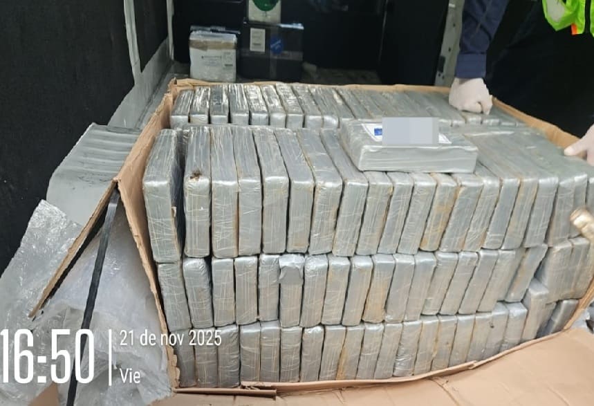 Feds arrest traffickers moving 270 kilos of cocaine on flight inside Mexico City International