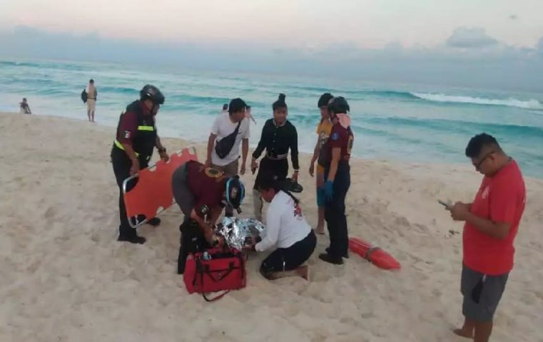 Cancun lifeguards pull drowning woman from strong currents off Playa Delfines in hotel zone