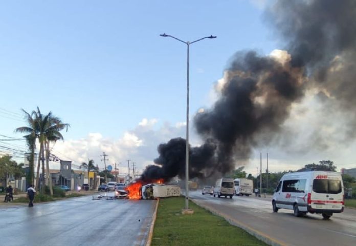 Cancun drivers diverted around fiery three vehicle crash