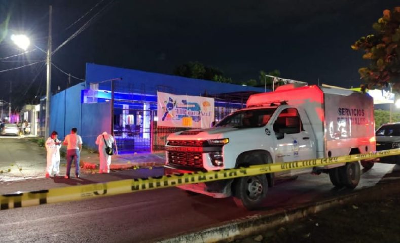 Cancun bar waitress killed in crossfire during criminal gang shootout
