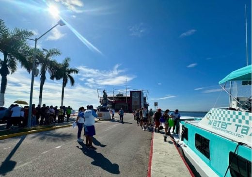 Chetumal San Pedro water taxi runs aground stranding passengers