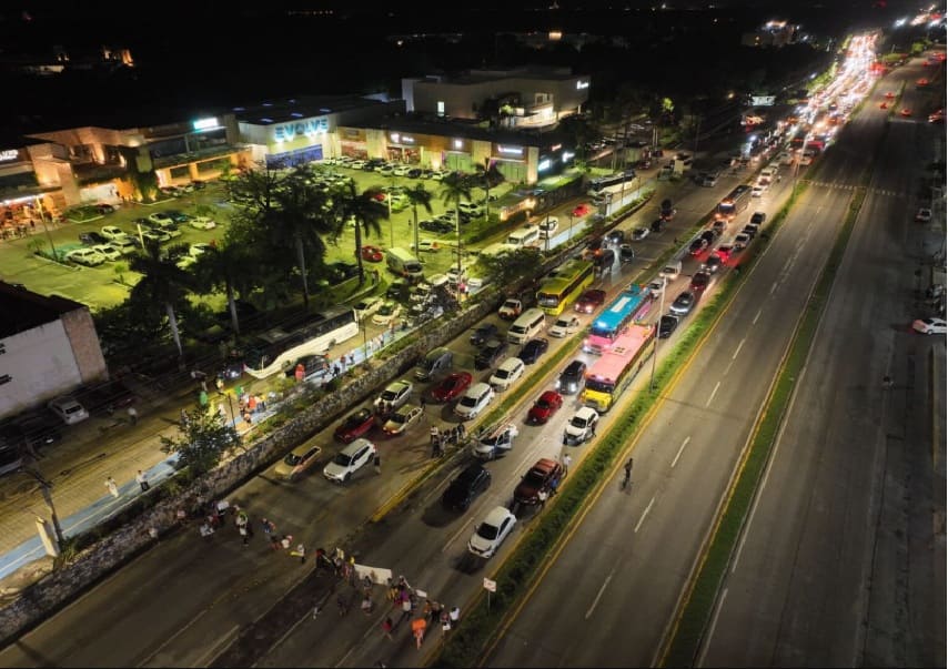 Group of squatters arrested for blocking Playa del Carmen federal highway for hours