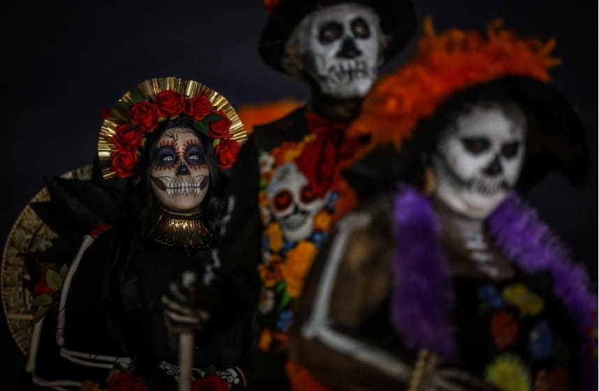 Thousands participate in Mexico's traditional Day of the Dead celebrations