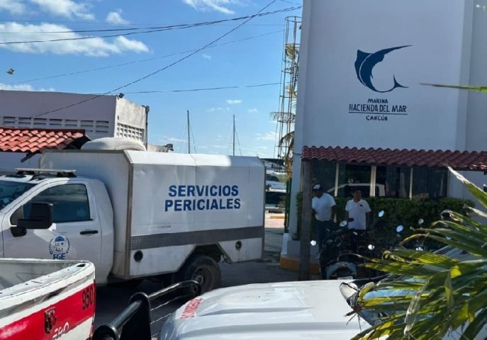 Authorities remove body seen floating behind Cancun marina
