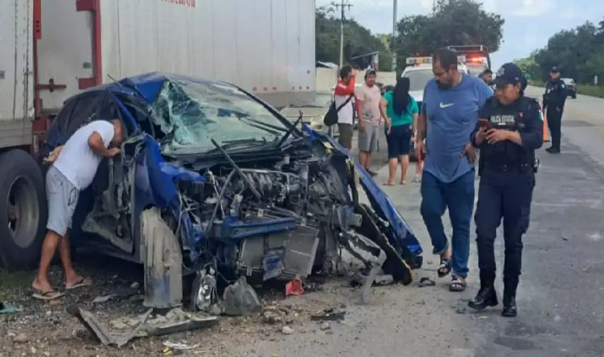 Driver walks away from Tulum highway crash that left car embedded between semi trailers