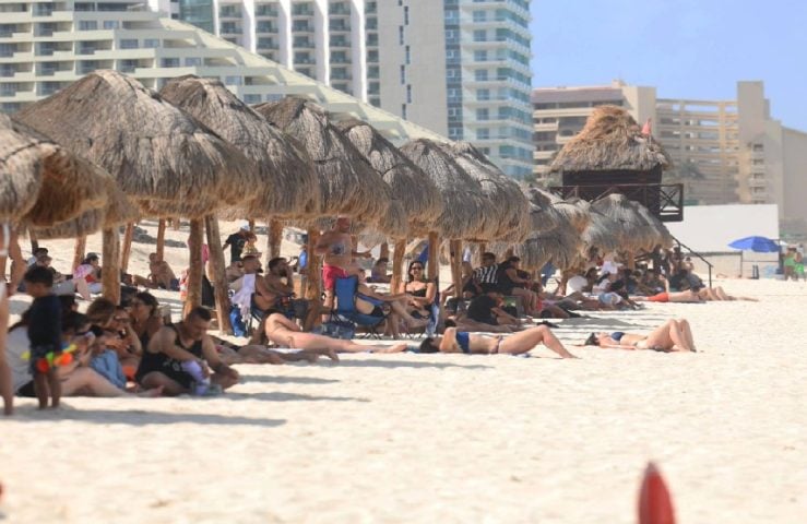 Mayor says Cancun welcomes holidays tourists with arms