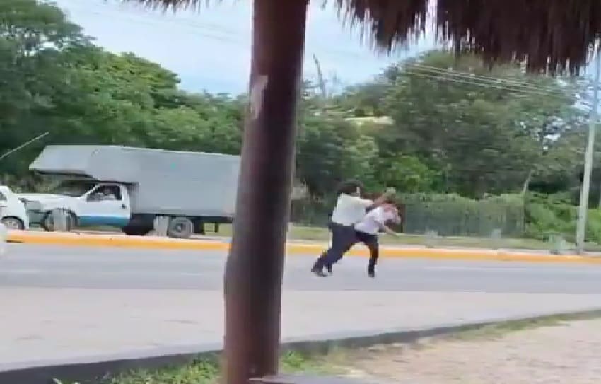 Imoveqroo suspends Tulum public transport drivers videoed fighting along federal highway