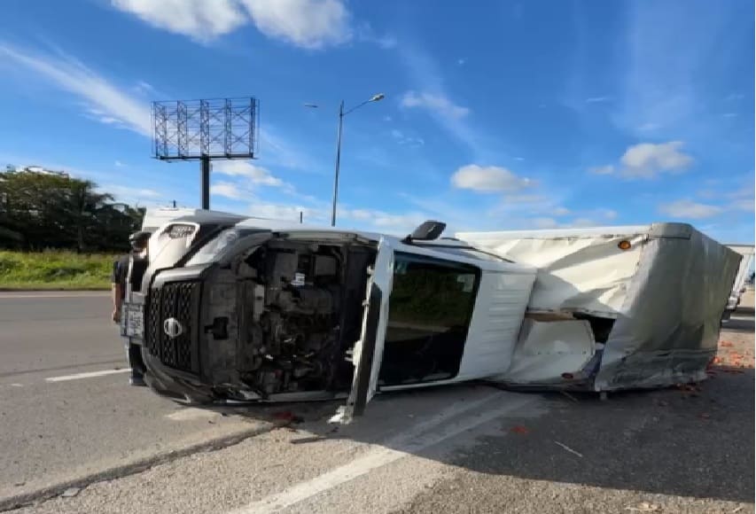 Ruptured rear tire leaves Cancun cargo truck overturned off Puerto Morelos highway
