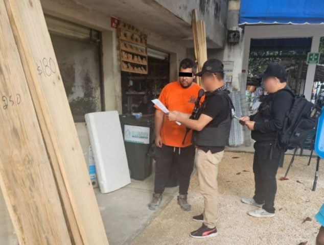 Police arrest one and rescue three from Puerto Morelos business