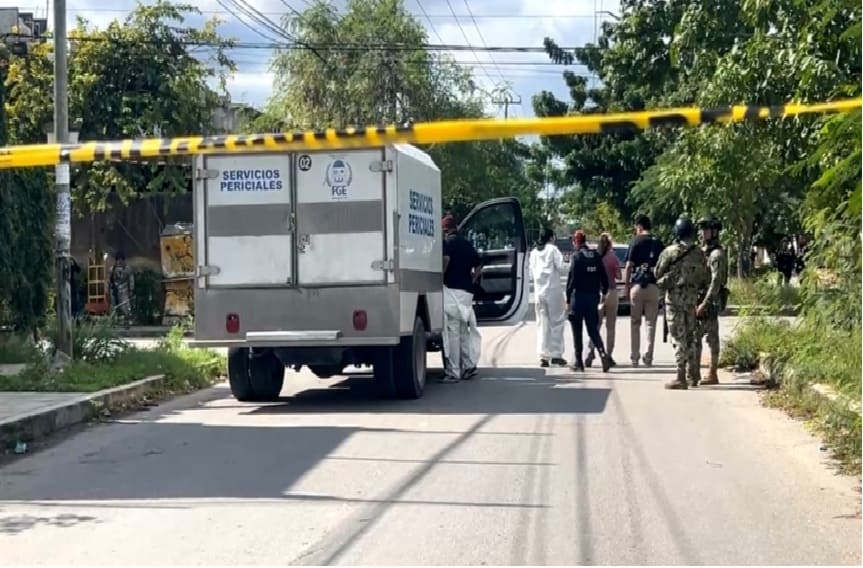 Armed men intercept car killing Cancun driver