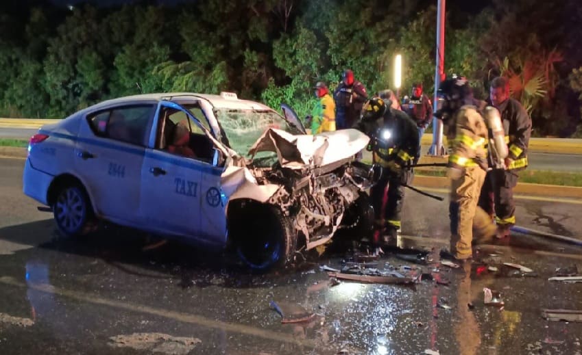Witnesses watch as taxi driver hits semi than hails another taxi to leave scene