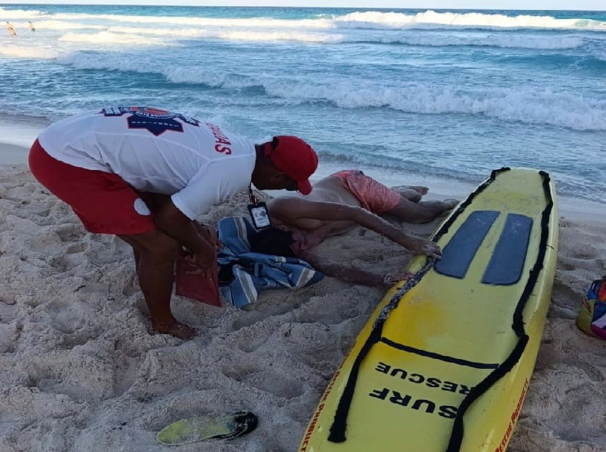 Cancun lifeguards pull swimmers from rough seas in four different water rescues