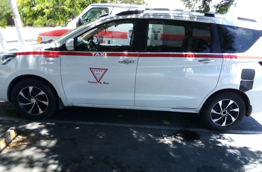 Tulum taxi corruption: Drivers force passenger from ride share car into cab then demand 1,200 pesos for 3 kilometer ride