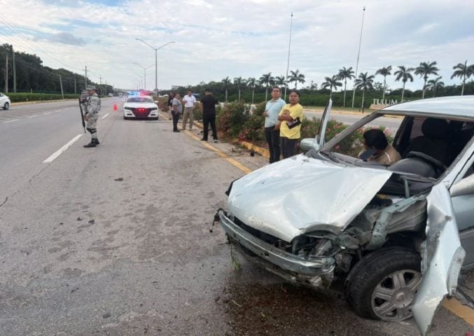 Dozing driver destroys compact car along Akumal highway