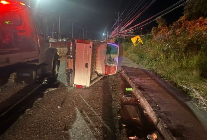 National Guard respond to reports of pickup driving off Puerto Aventuras bridge