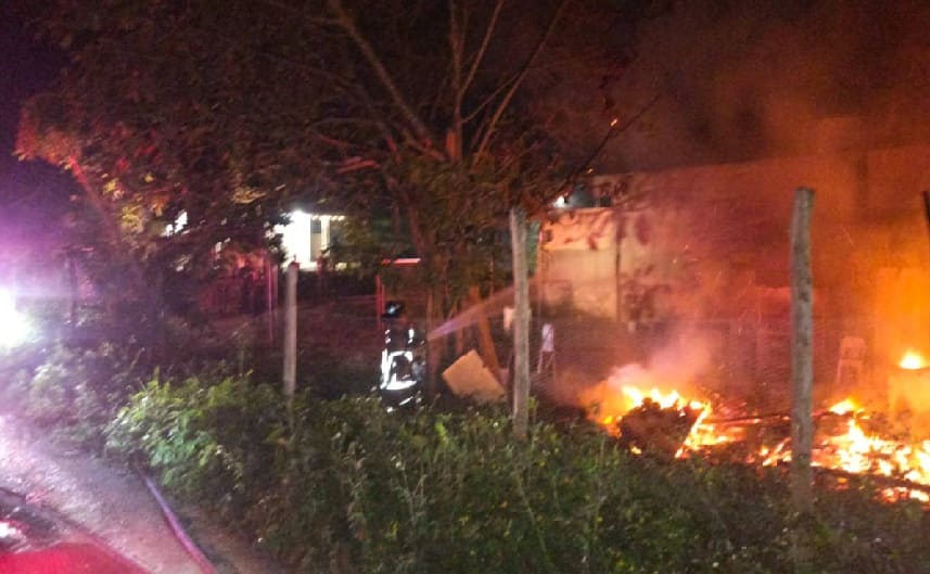 Firemen deal with early evening palapa fire in residential Cancun