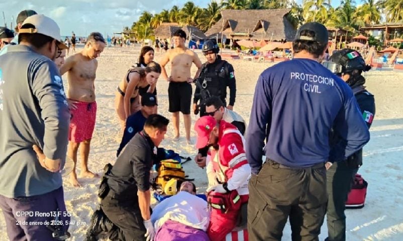 Teen transferred to Isla Mujeres hospital after experiencing breathing problems on Playa Norte