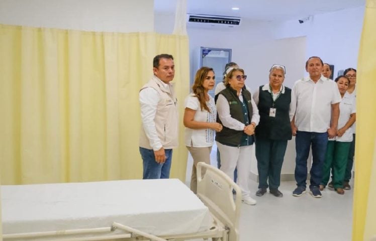 Governor tours newly expanded Holbox health centre