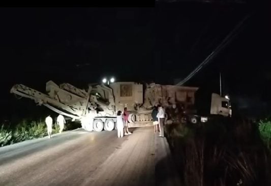 Semi flatbed leaves northbound traffic completely halted along Riviera Maya highway
