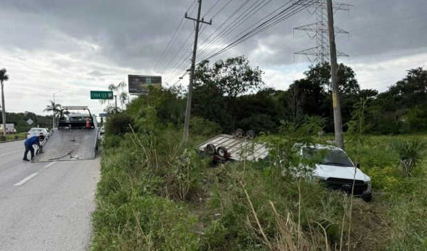 Swaying trailer leaves highway taking corner in north PDC
