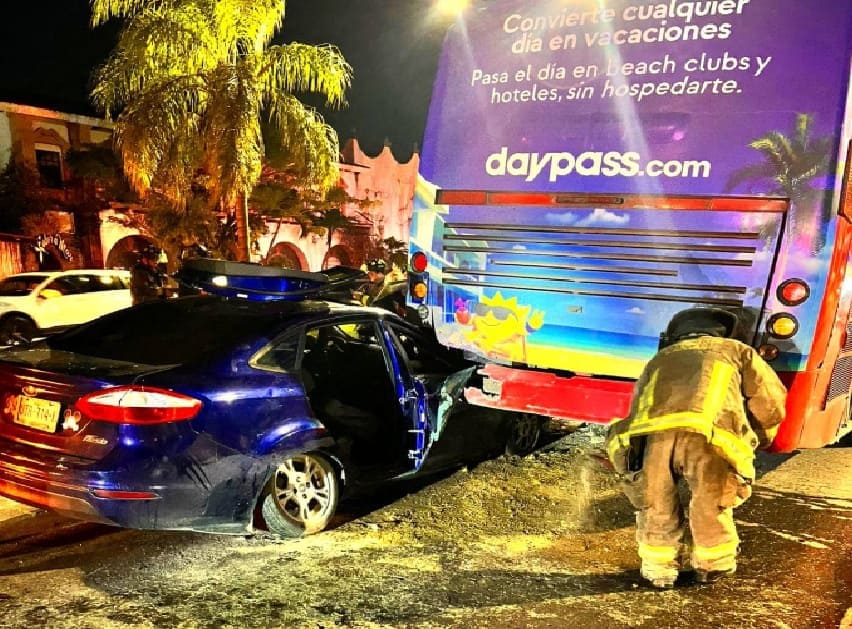 Cancun firemen called to free trapped passenger in New Year's Eve crash