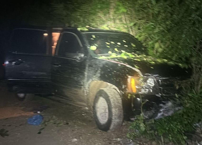 Cancun police return fire during early morning chase through city streets