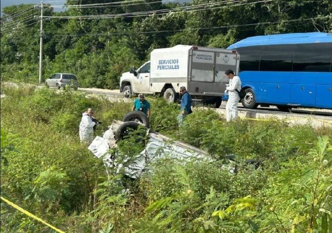 Driver ejected from rolling car killed in Puerto Morelos highway accident