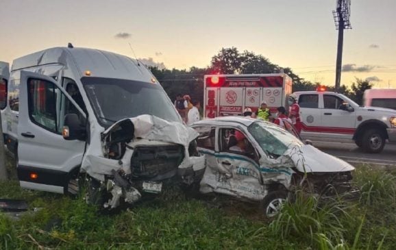 Early morning traffic accident kills two outside Playa del Carmen