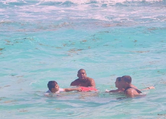 Cancun lifeguards rescue two swimmers dragged 100 meters by strong rip currents