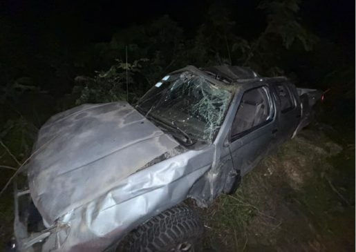 Motorists report accident after watching pickup flip off Riviera Maya highway