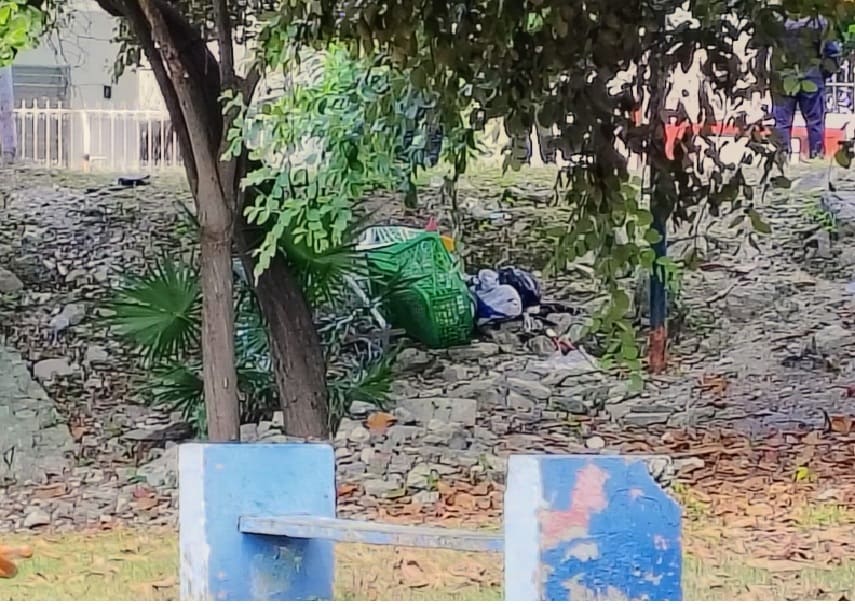 Residents report bagged body found left inside shopping cart