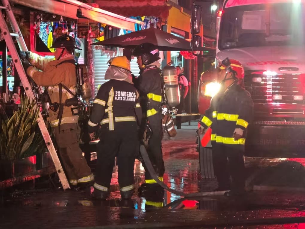 Playa del Carmen kitchen fire forces evacuation of Fifth Avenue restaurant