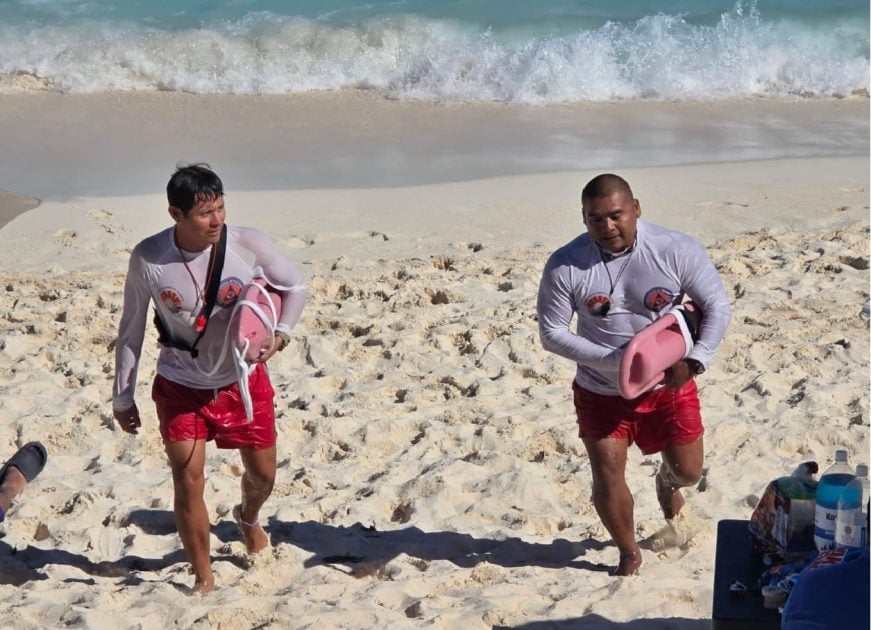 Cancun Hotel Zone lifeguards rescue pair dragged out by rip current