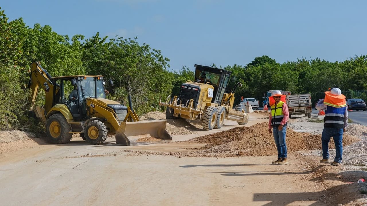 380 million peso Isla Blanca highway project 30 percent complete